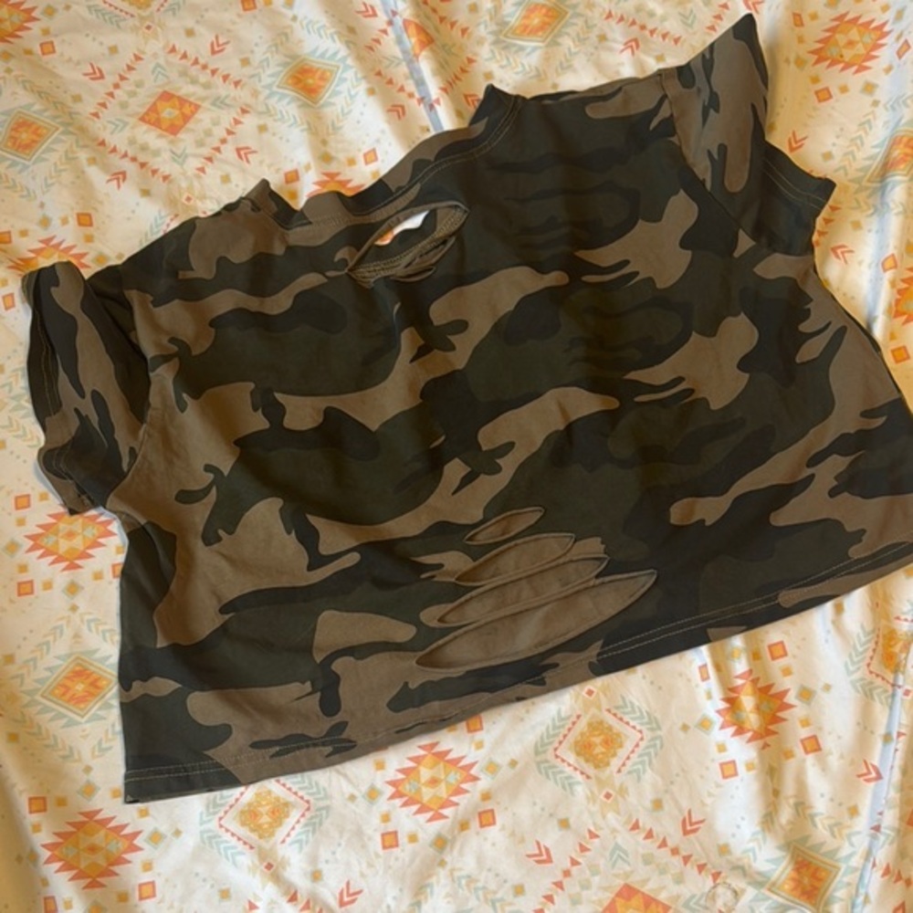 Distressed Camo Crop Top (L)